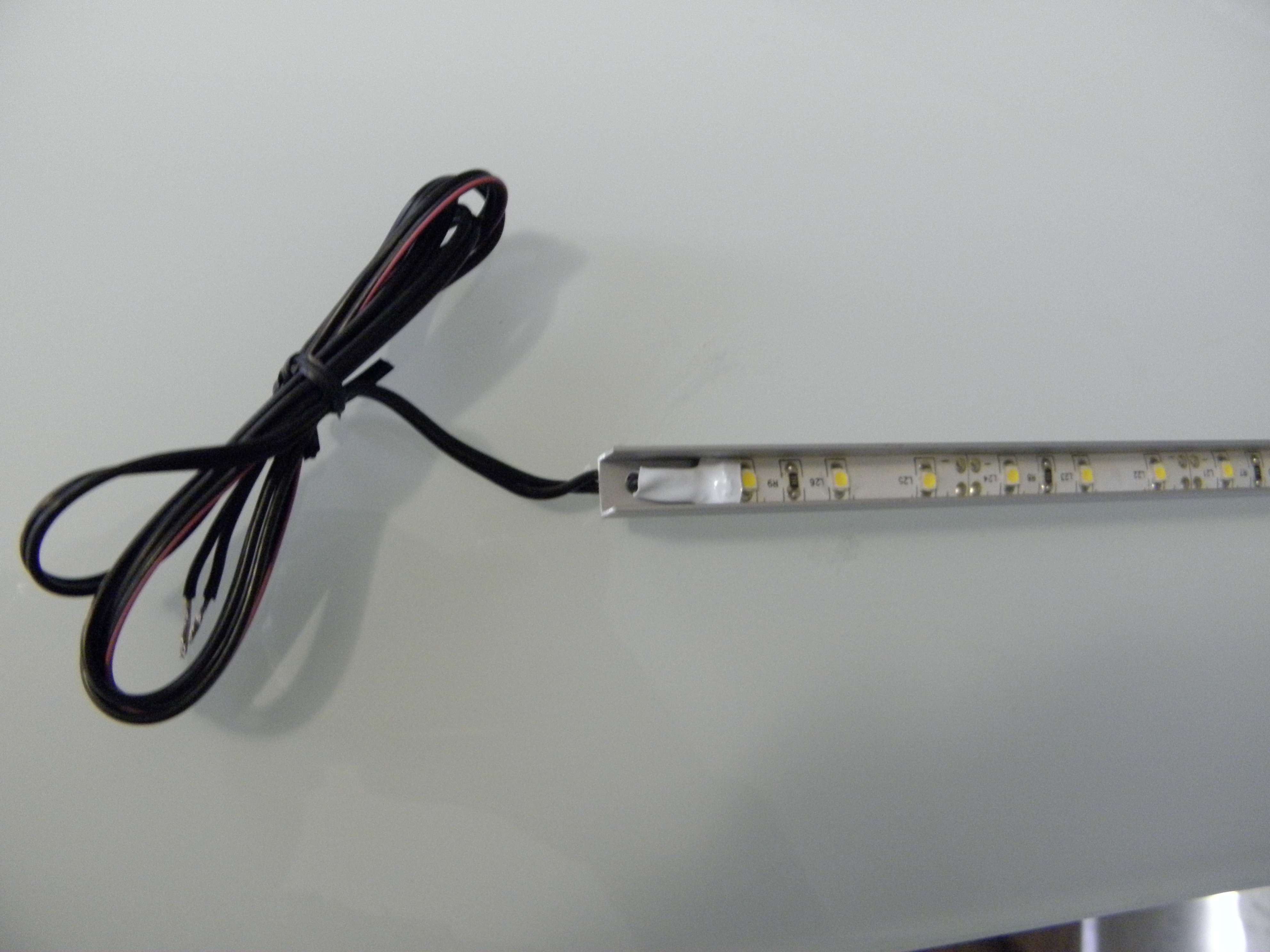 DODATEČNÉ LED osvětlení police - 6-8 mm